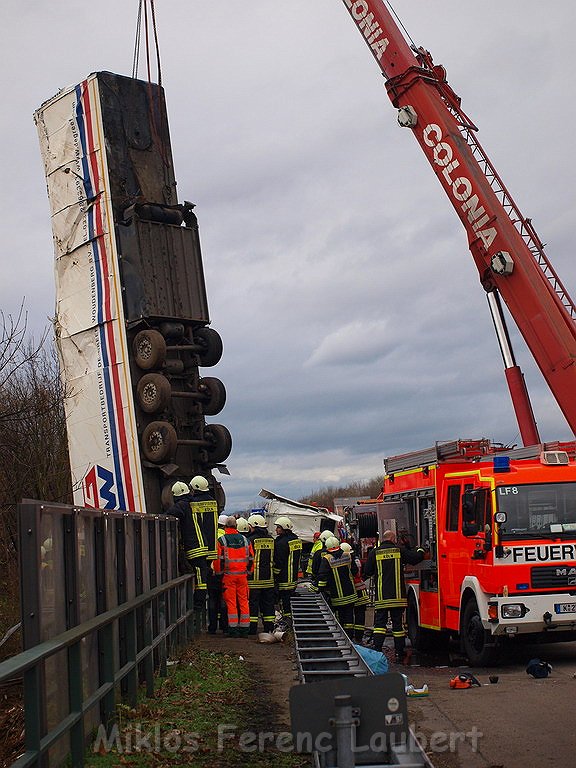 LKW stuerzt um A 3 Rich Frankfurt AK Heumar P1088.JPG